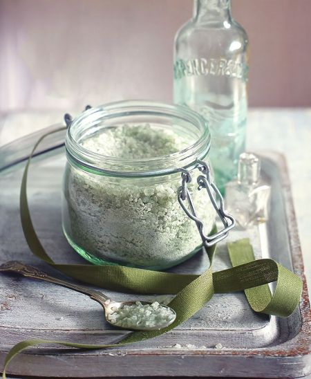 Detoxing Bath Salts Recipe for Relaxation thumbnail