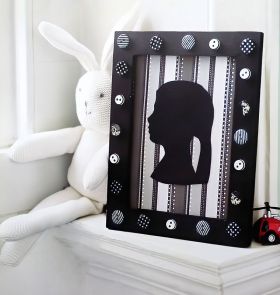 Make a Silhouette Picture of a Friend thumbnail