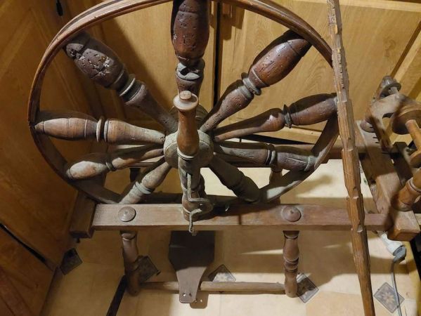 Is it worth restoring wool spinning wheel? image one